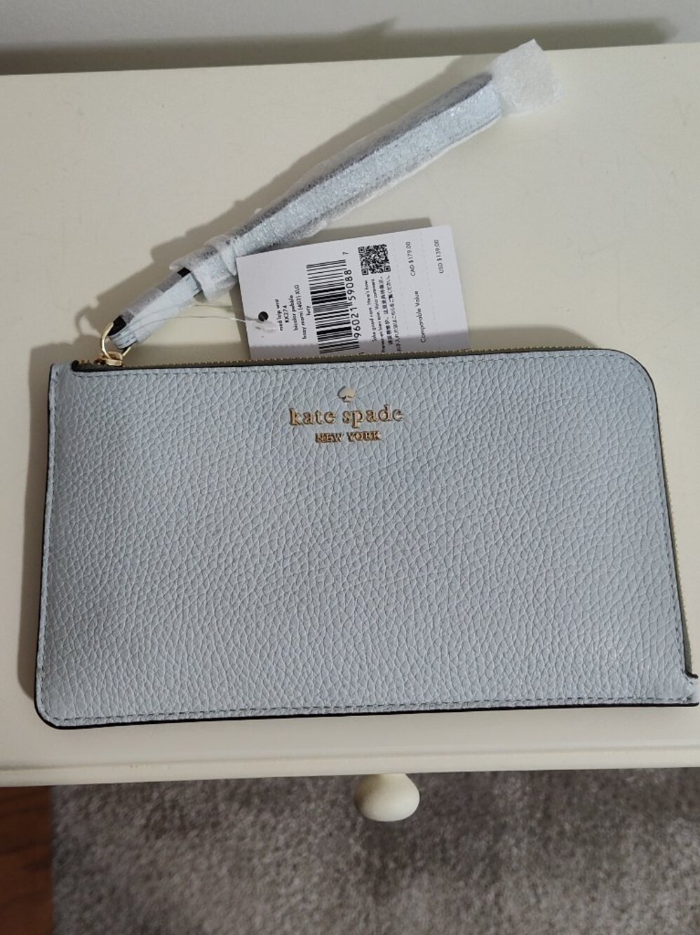 Kate Spade Lucy medium lzip bicolor pebble/hazy morni wristlet, new with tags